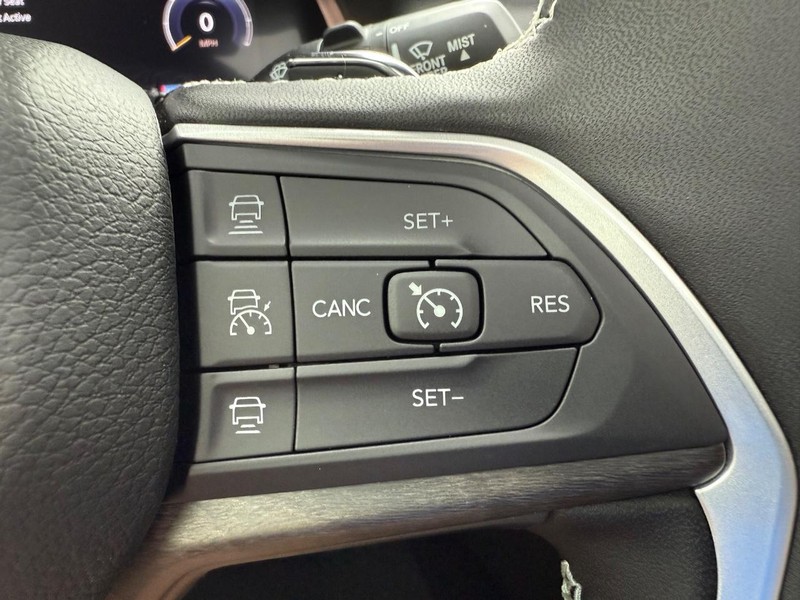 Jeep Grand Cherokee Vehicle Full-screen Gallery Image 7