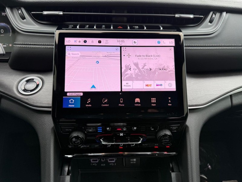 Jeep Grand Cherokee Vehicle Full-screen Gallery Image 14