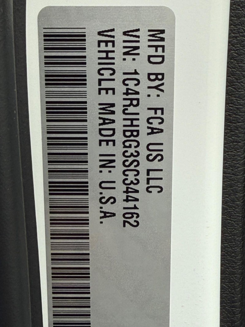 Jeep Grand Cherokee Vehicle Full-screen Gallery Image 17