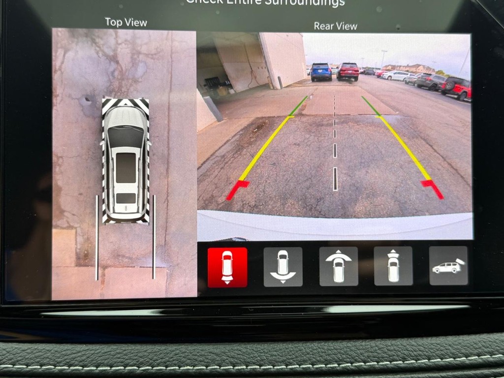 Chrysler Pacifica Vehicle Full-screen Gallery Image 8