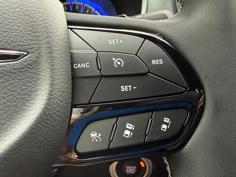 Chrysler Pacifica Vehicle Full-screen Gallery Image 7