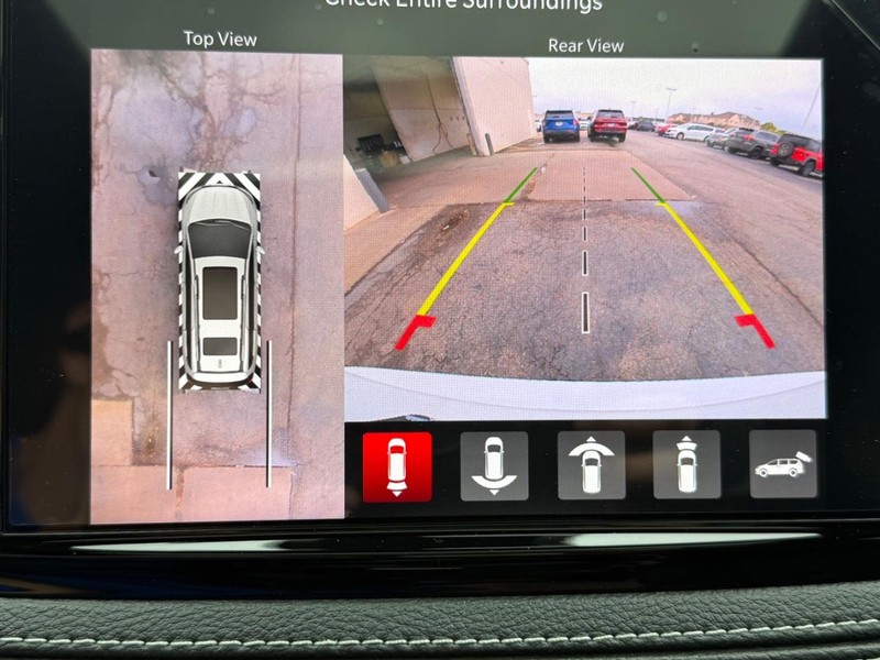 Chrysler Pacifica Vehicle Full-screen Gallery Image 8