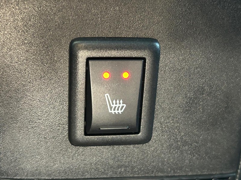 Chrysler Pacifica Vehicle Full-screen Gallery Image 12