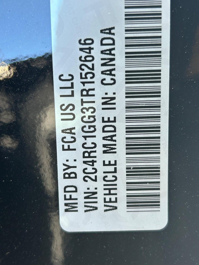 Chrysler Pacifica Vehicle Full-screen Gallery Image 17