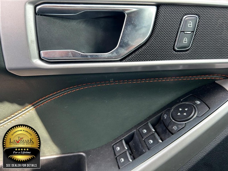 Ford Explorer Vehicle Full-screen Gallery Image 8