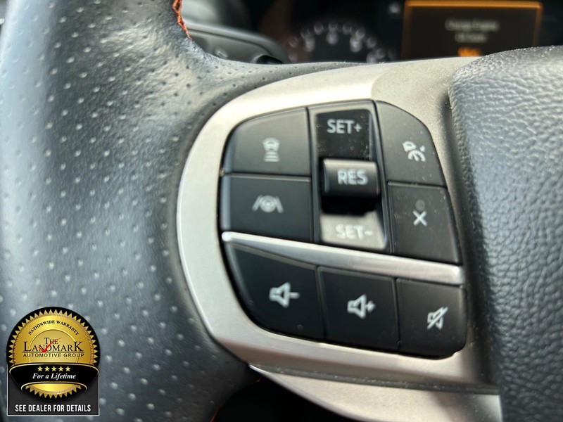 Ford Explorer Vehicle Full-screen Gallery Image 10