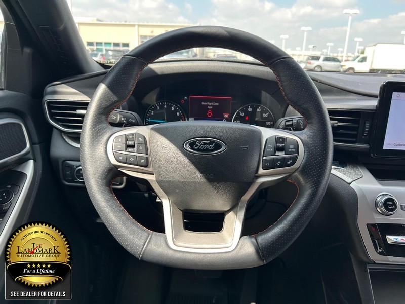 Ford Explorer Vehicle Full-screen Gallery Image 20