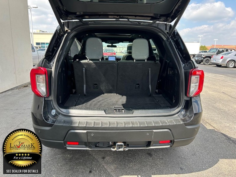 Ford Explorer Vehicle Full-screen Gallery Image 22