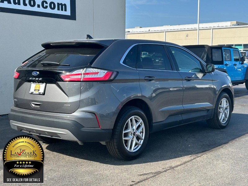 Ford Edge Vehicle Full-screen Gallery Image 3