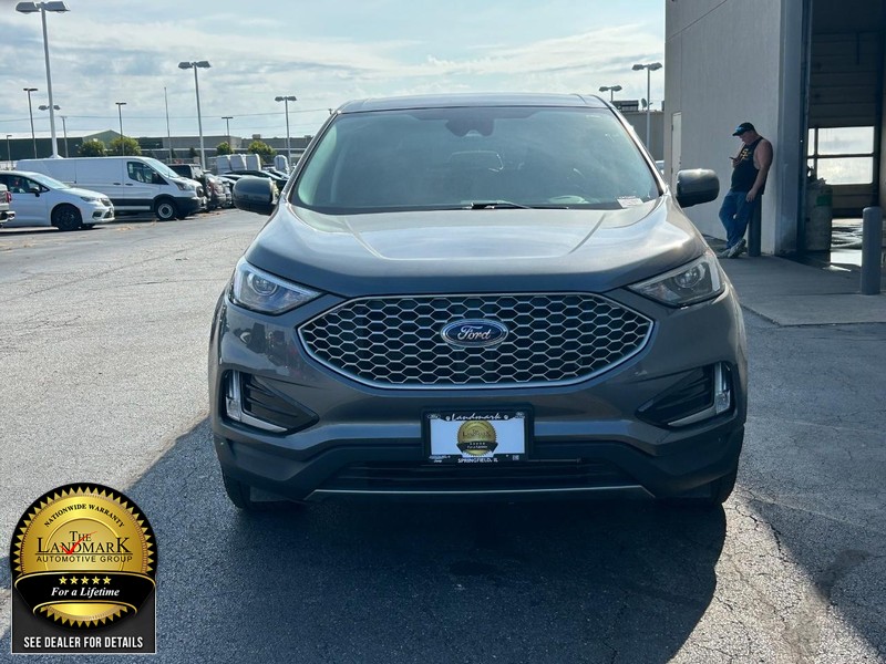 Ford Edge Vehicle Full-screen Gallery Image 4