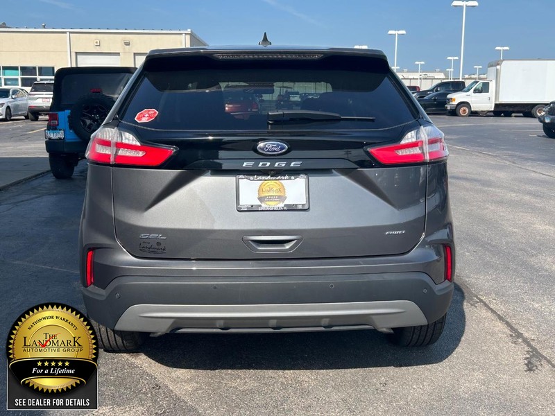 Ford Edge Vehicle Full-screen Gallery Image 7