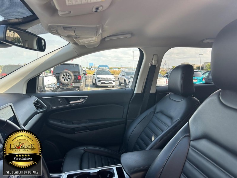 Ford Edge Vehicle Full-screen Gallery Image 9