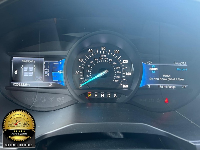 Ford Edge Vehicle Full-screen Gallery Image 12