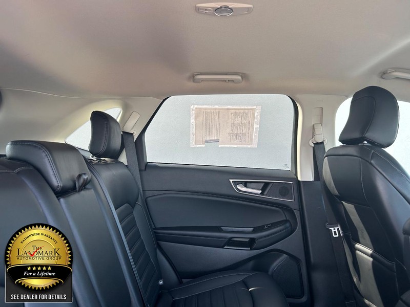 Ford Edge Vehicle Full-screen Gallery Image 15
