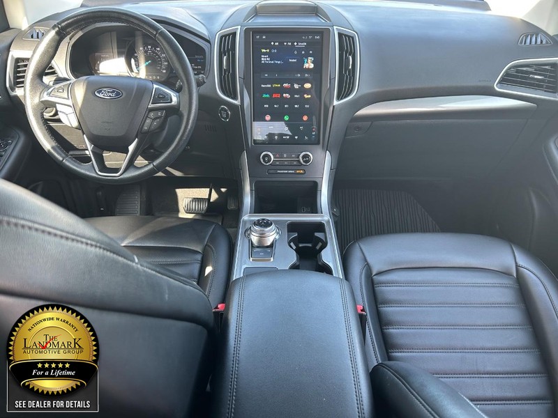 Ford Edge Vehicle Full-screen Gallery Image 16