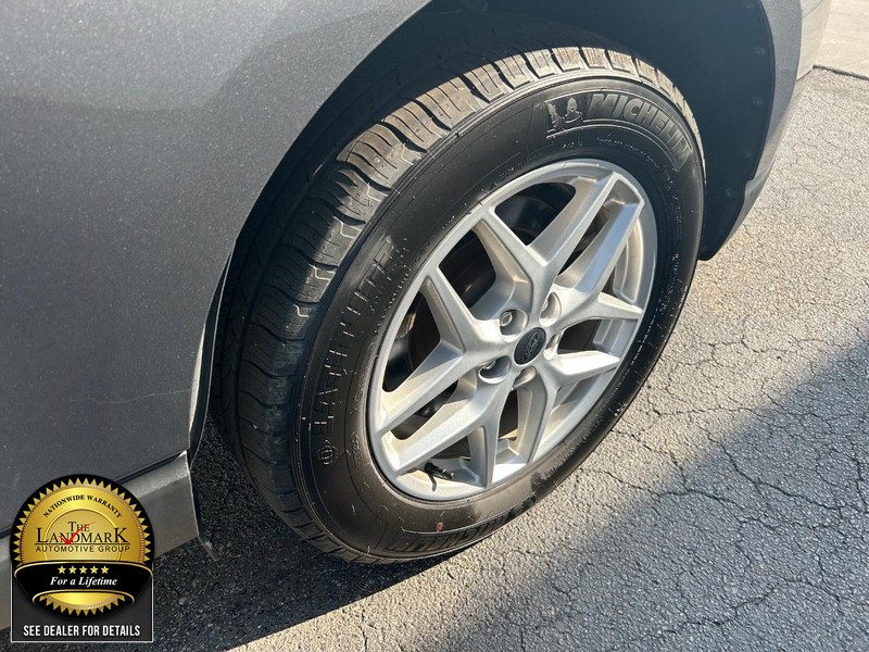 Ford Edge Vehicle Full-screen Gallery Image 20