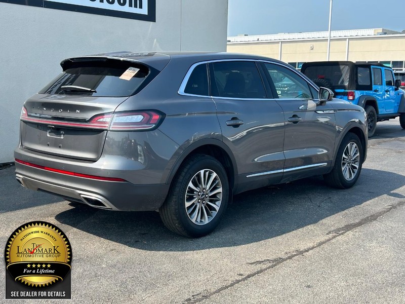 Lincoln Nautilus Vehicle Full-screen Gallery Image 3