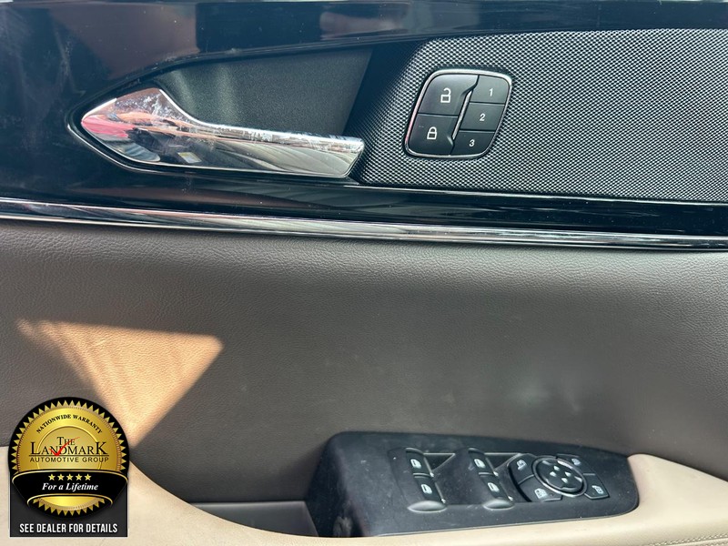 Lincoln Nautilus Vehicle Full-screen Gallery Image 8