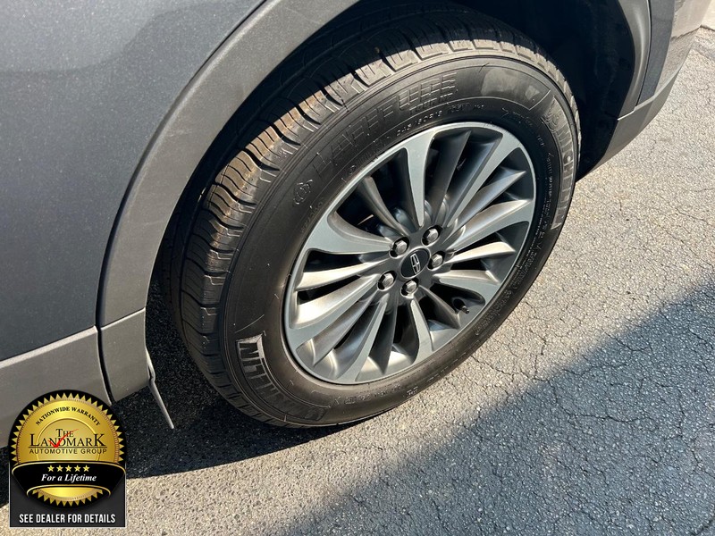 Lincoln Nautilus Vehicle Full-screen Gallery Image 21