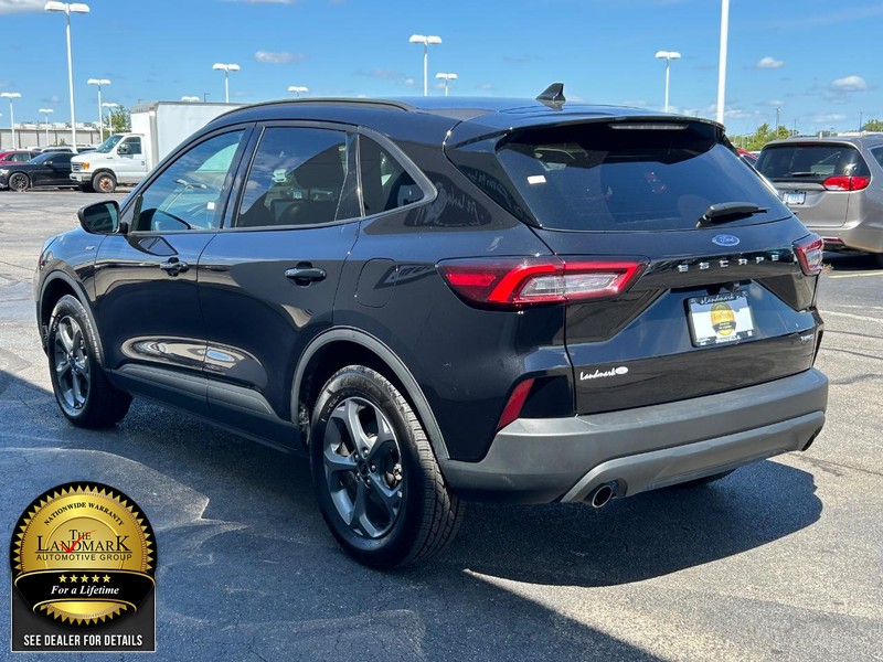 Ford Escape Vehicle Full-screen Gallery Image 6