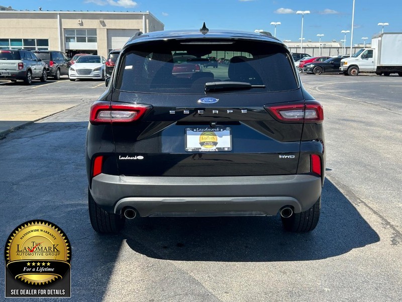 Ford Escape Vehicle Full-screen Gallery Image 7