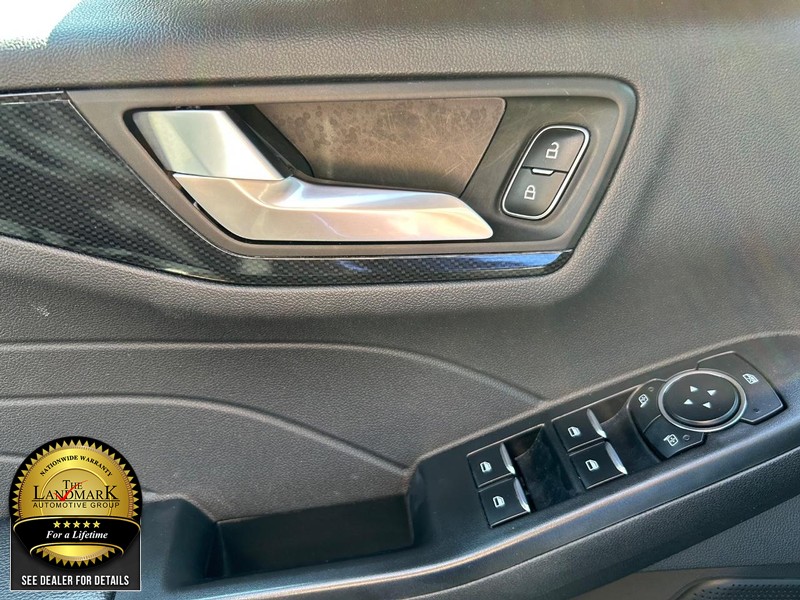 Ford Escape Vehicle Full-screen Gallery Image 8