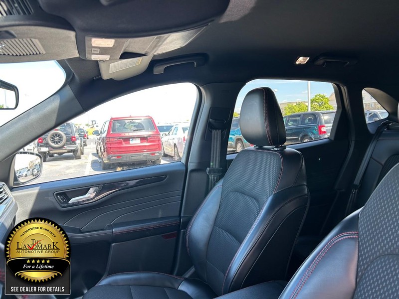 Ford Escape Vehicle Full-screen Gallery Image 9