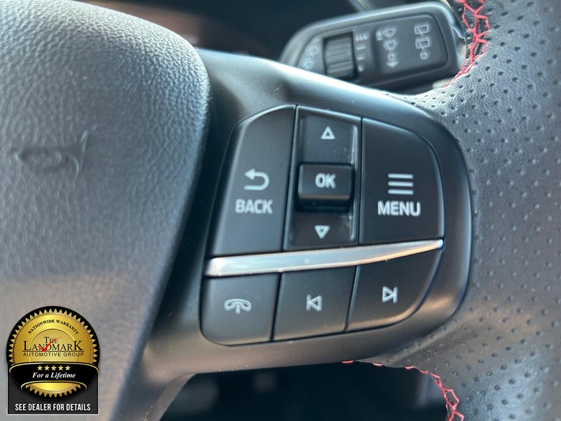 Ford Escape Vehicle Full-screen Gallery Image 11