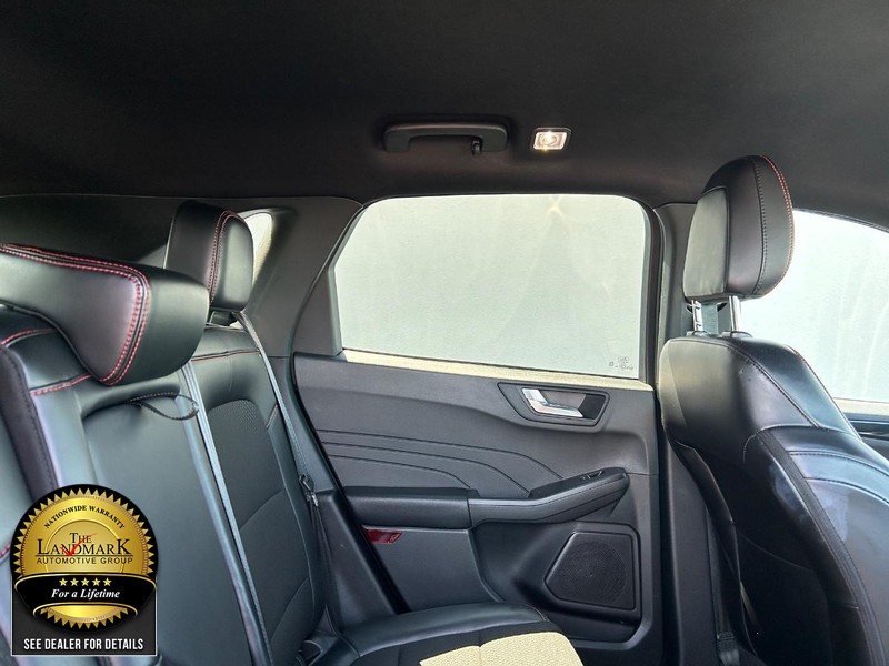 Ford Escape Vehicle Full-screen Gallery Image 15