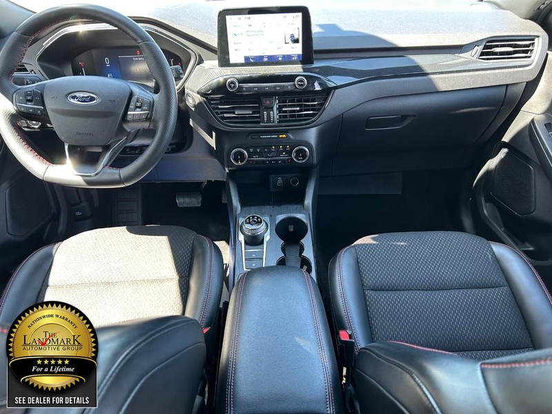 Ford Escape Vehicle Full-screen Gallery Image 16