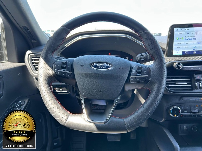 Ford Escape Vehicle Full-screen Gallery Image 17