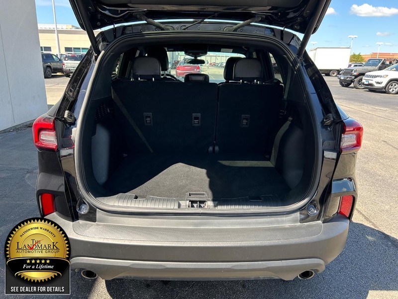 Ford Escape Vehicle Full-screen Gallery Image 19