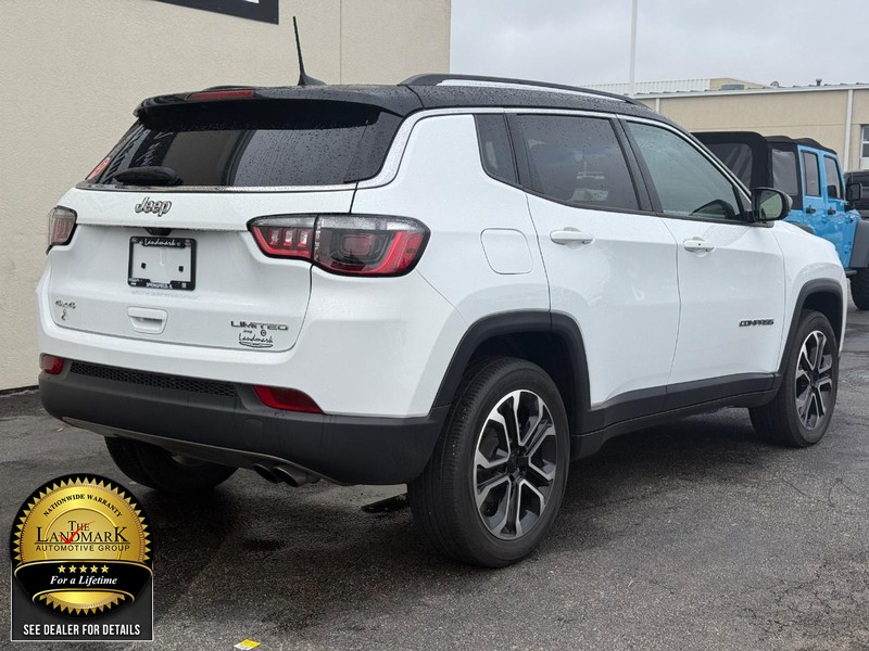 Jeep Compass Vehicle Full-screen Gallery Image 3