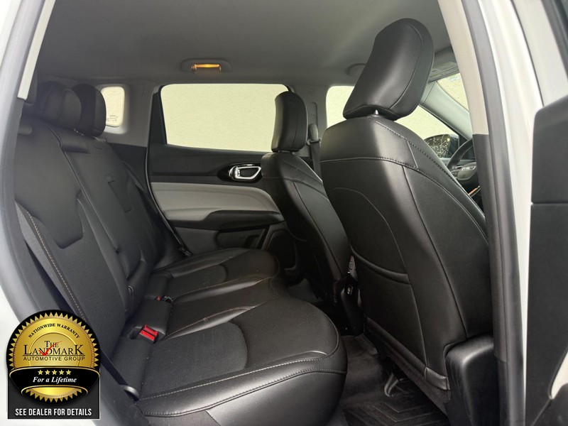 Jeep Compass Vehicle Full-screen Gallery Image 10