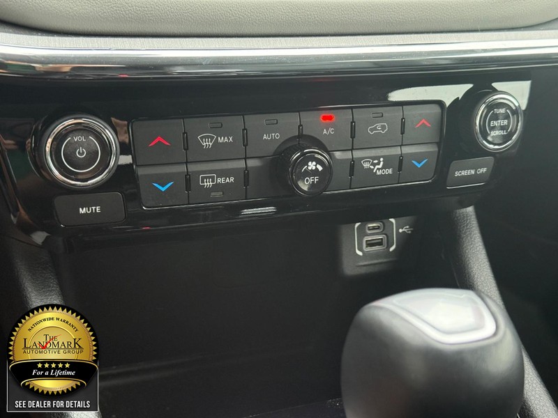 Jeep Compass Vehicle Full-screen Gallery Image 18