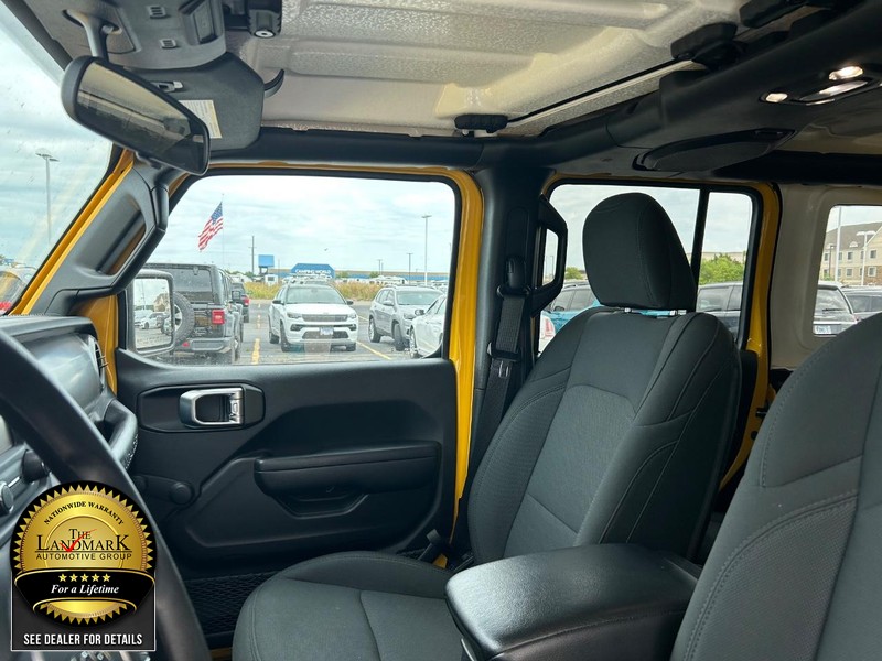 Jeep Wrangler Vehicle Full-screen Gallery Image 9