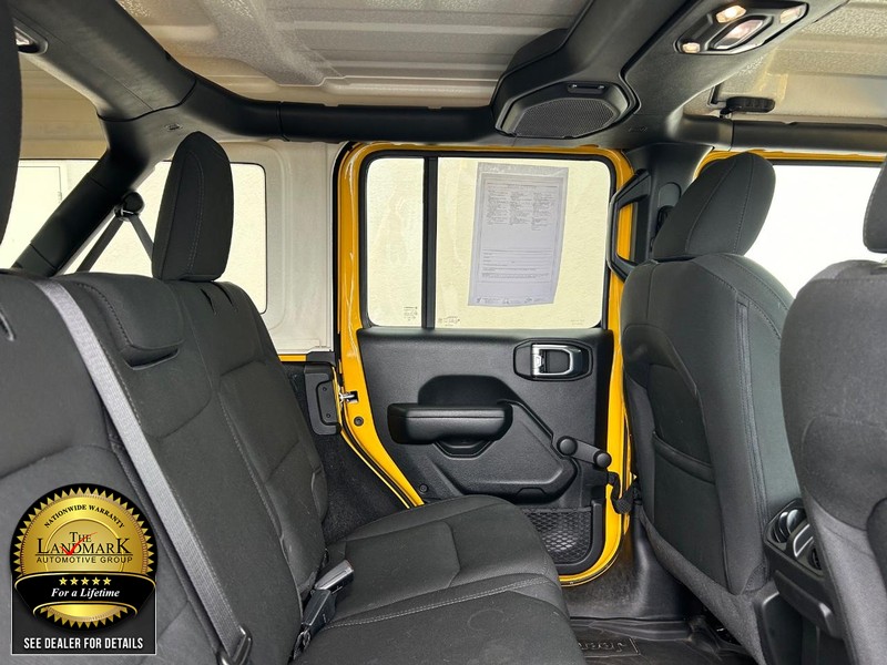 Jeep Wrangler Vehicle Full-screen Gallery Image 14