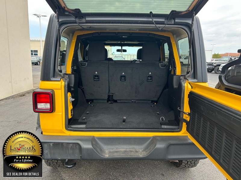 Jeep Wrangler Vehicle Full-screen Gallery Image 18