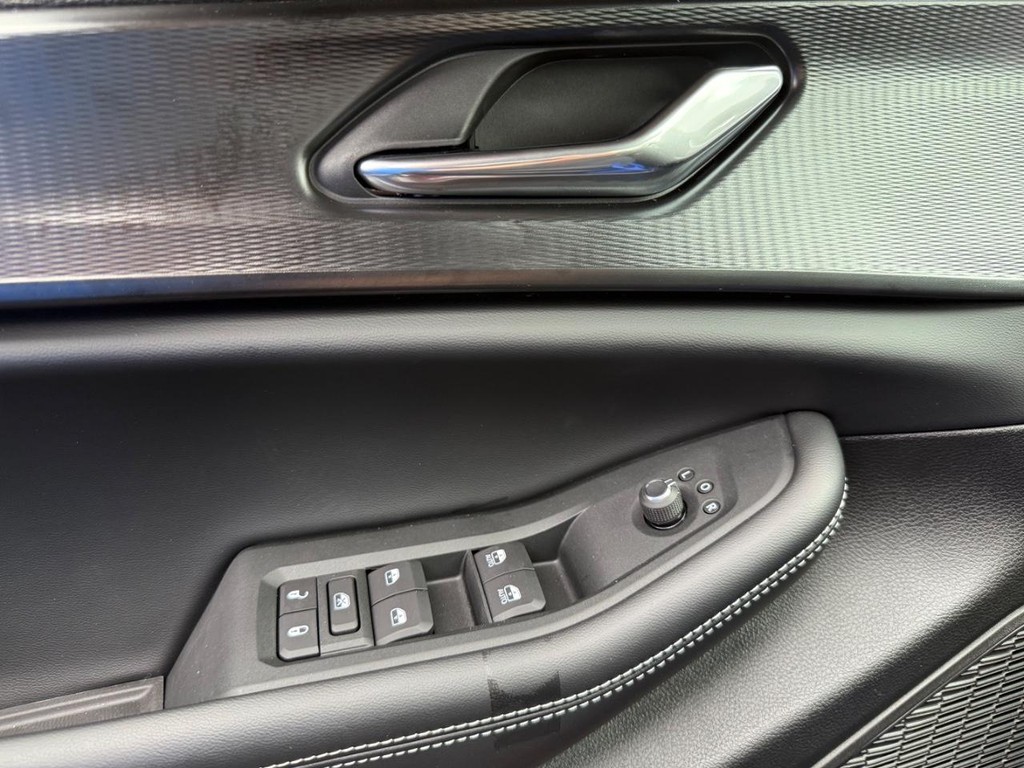 Jeep Grand Cherokee Vehicle Full-screen Gallery Image 4