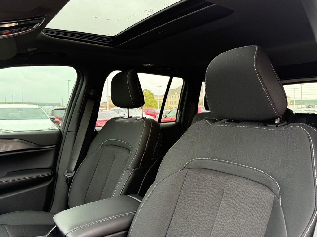 Jeep Grand Cherokee Vehicle Full-screen Gallery Image 5