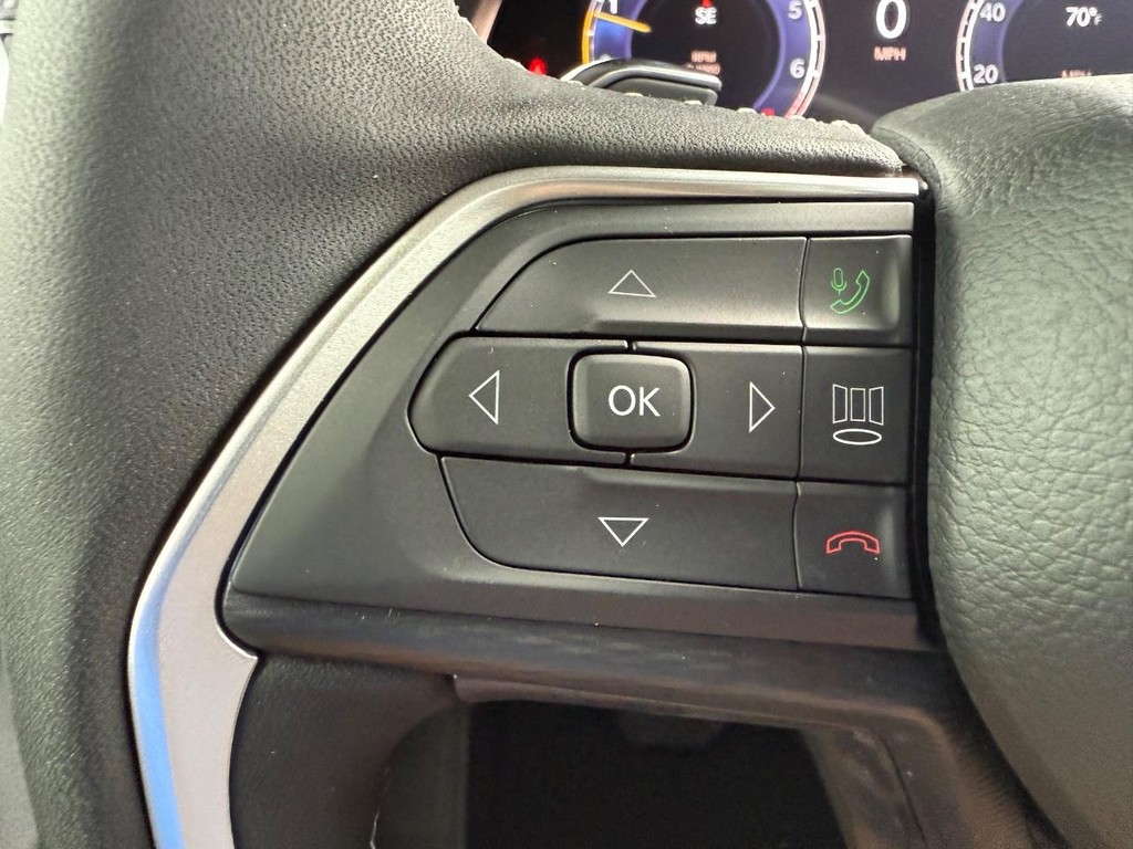 Jeep Grand Cherokee Vehicle Full-screen Gallery Image 6