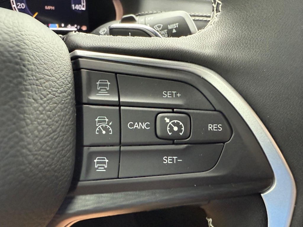 Jeep Grand Cherokee Vehicle Full-screen Gallery Image 7