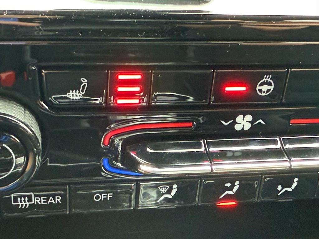 Jeep Grand Cherokee Vehicle Full-screen Gallery Image 9