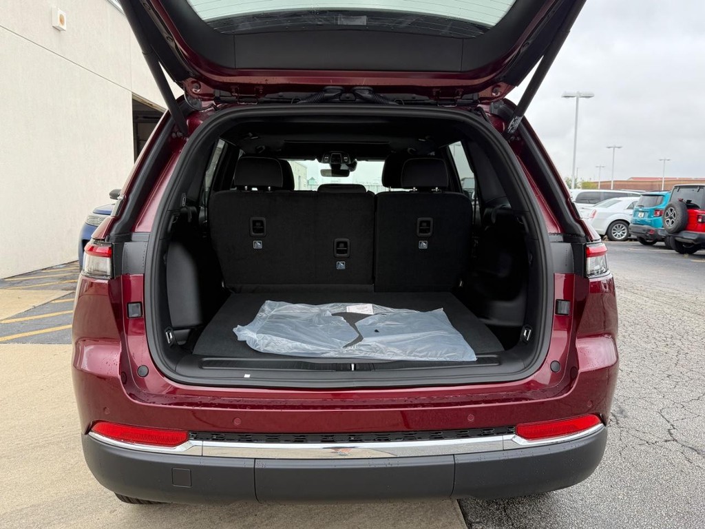 Jeep Grand Cherokee Vehicle Full-screen Gallery Image 14