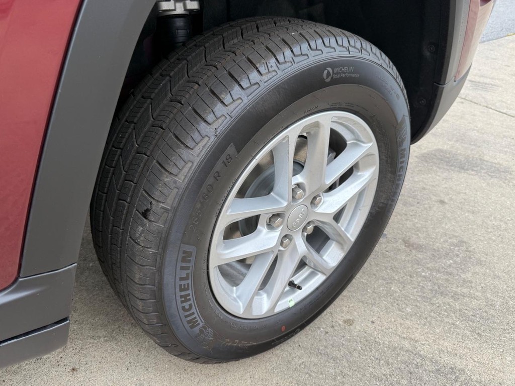 Jeep Grand Cherokee Vehicle Full-screen Gallery Image 15