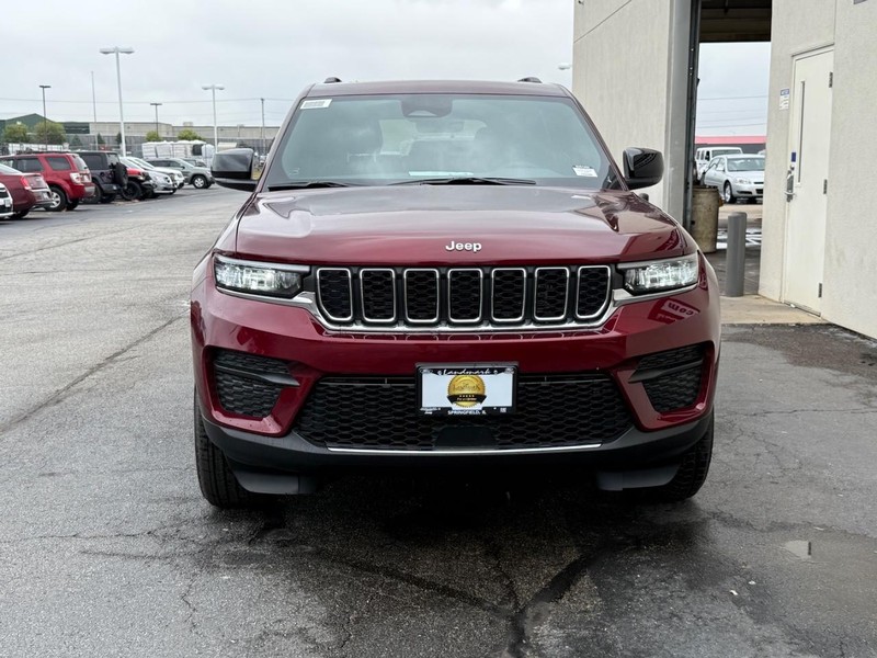 Jeep Grand Cherokee Vehicle Full-screen Gallery Image 3