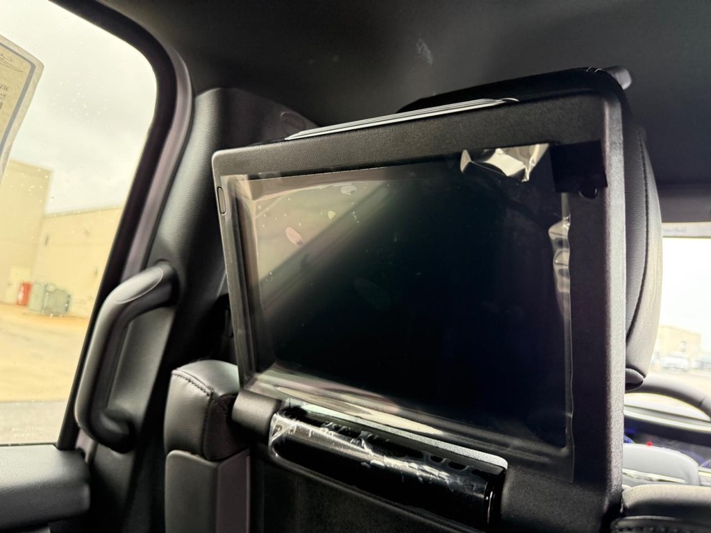 Chrysler Pacifica Vehicle Full-screen Gallery Image 10