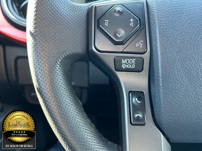 Toyota Tacoma Vehicle Full-screen Gallery Image 10