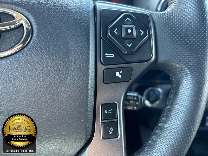 Toyota Tacoma Vehicle Full-screen Gallery Image 11