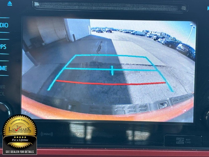 Toyota Tacoma Vehicle Full-screen Gallery Image 13